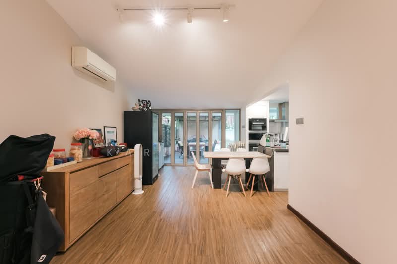 Dunbar Walk, , 6 Bedrooms, 4,500 sqft, Semi-Detached House For Sale, by Karen Chua, 500218434 - Dining Room - PropertyGuru.com.sg
