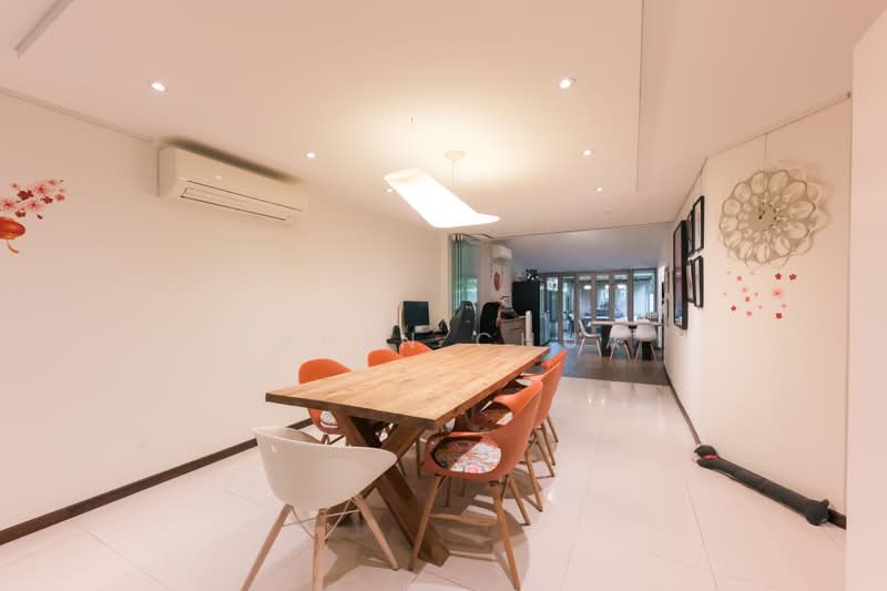 Dunbar Walk, , 6 Bedrooms, 4,500 sqft, Semi-Detached House For Sale, by Karen Chua, 500218434 - Dining Room - PropertyGuru.com.sg