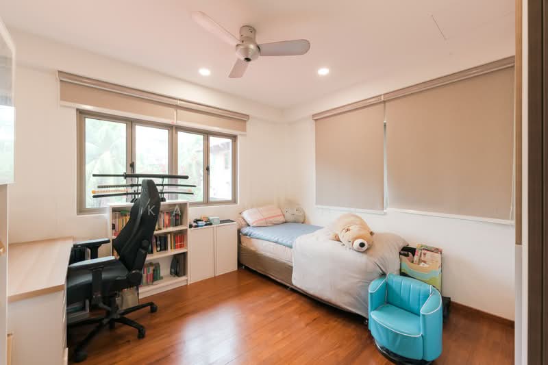 Dunbar Walk, , 6 Bedrooms, 4,500 sqft, Semi-Detached House For Sale, by Karen Chua, 500218434 - Bedroom - PropertyGuru.com.sg