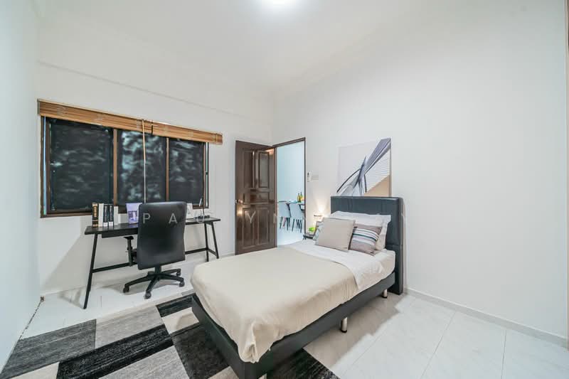 Teacher's Housing Estate, Iqbal Avenue, 3 Bedrooms, 1,195 sqft, Walk-up Apartment For Sale, by Paulynn Tay, 500218435 - Bedroom - PropertyGuru.com.sg