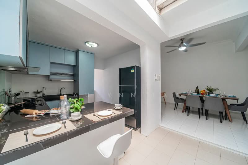 Teacher's Housing Estate, Iqbal Avenue, 3 Bedrooms, 1,195 sqft, Walk-up Apartment For Sale, by Paulynn Tay, 500218435 - Kitchen - PropertyGuru.com.sg