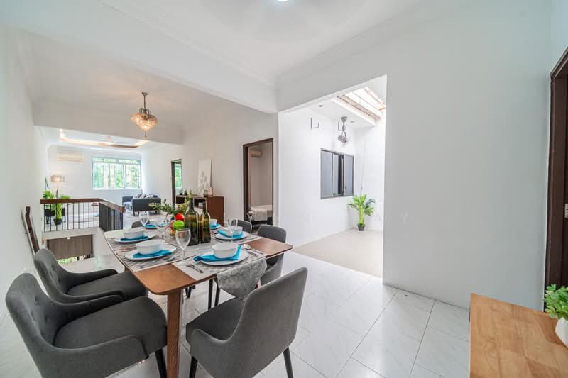 Teacher's Housing Estate, Iqbal Avenue, 3 Bedrooms, 1,195 sqft, Walk-up Apartment For Sale, by Paulynn Tay, 500218435 - Dining Room - PropertyGuru.com.sg