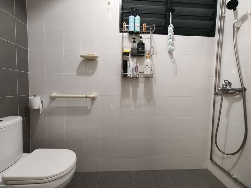 272 Tampines Street 22, 272 Tampines Street 22, 3 Bedrooms, 1,130 sqft, HDB Flat For Sale, by Win Lee, 500218449 - Bathroom - PropertyGuru.com.sg