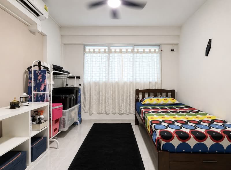 162 Bukit Batok Street 11, 162 Bukit Batok Street 11, 2 Bedrooms, 797 sqft, HDB Flat For Sale, by Rahmat MBA, 500218469 - Bedroom - PropertyGuru.com.sg