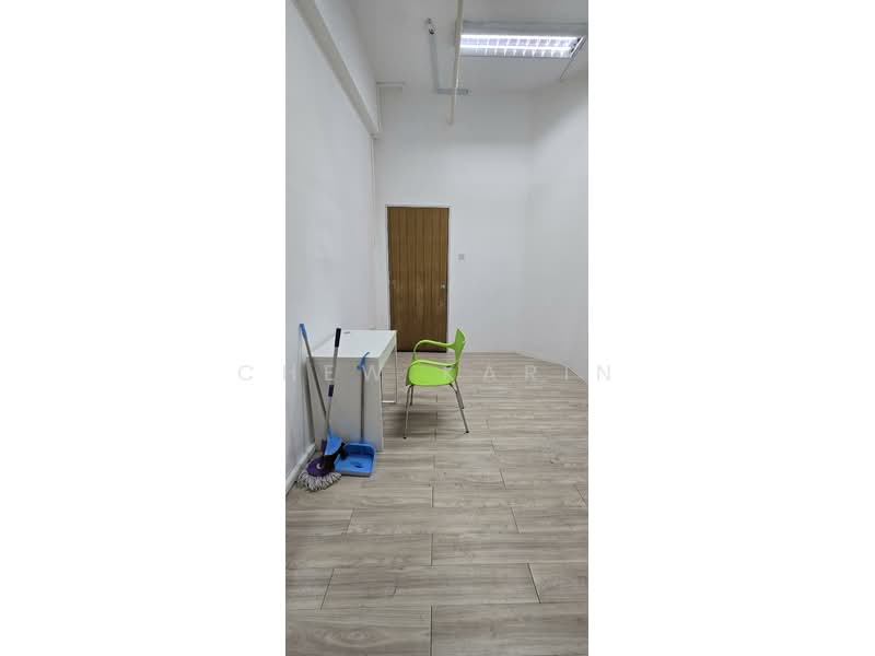 Woodlands Bizhub, 190 Woodlands Industrial Park E5, 200 sqft, Factory / Workshop (B2) For Rent, by Chew Karin, 500218470 - Interior - CommercialGuru.com.sg