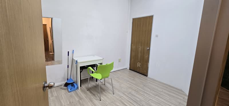 Woodlands Bizhub, 190 Woodlands Industrial Park E5, 200 sqft, Factory / Workshop (B2) For Rent, by Chew Karin, 500218470 - Interior - CommercialGuru.com.sg