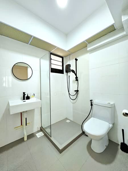 467B Bukit Batok West Avenue 9, 467B Bukit Batok West Avenue 9, 3 Bedrooms, 113 sqft, HDB Flat For Sale, by Raymond Tan, 500218472 - Common Bathroom - PropertyGuru.com.sg