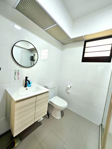 467B Bukit Batok West Avenue 9, 467B Bukit Batok West Avenue 9, 3 Bedrooms, 113 sqft, HDB Flat For Sale, by Raymond Tan, 500218472 - Master Bathroom - PropertyGuru.com.sg