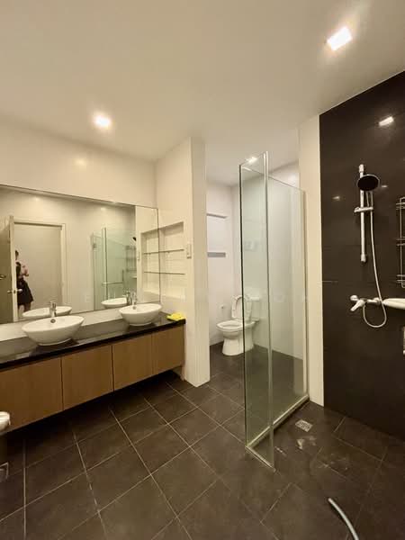 The Arcadia (Arcadia Gardens), 237 Arcadia Road, 4 Bedrooms, 3,810 sqft, Condominium For Rent, by Eunice Toh, 500218482 - Bathroom - PropertyGuru.com.sg