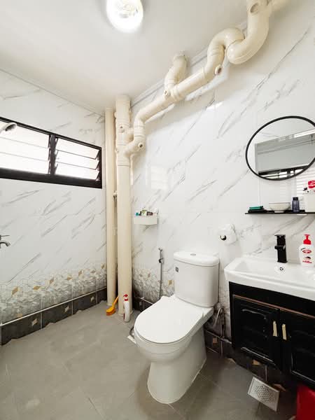 722 Tampines Street 72, 722 Tampines Street 72, 3 Bedrooms, 1,066 sqft, HDB Flat For Sale, by Asyraaf TCR, 500218489 - Bathroom - PropertyGuru.com.sg