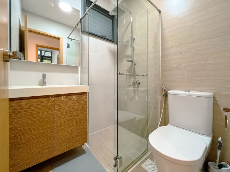 Carabelle, 57 West Coast Way, 2 Bedrooms, 1,152 sqft, Condominium For Rent, by Grace Cheong, 500218491 - Common Bathroom - PropertyGuru.com.sg