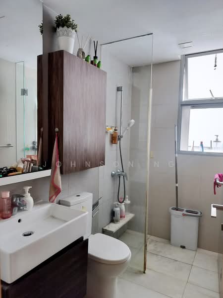 Prive, 33 Punggol Field, 3 Bedrooms, 1,098 sqft, Executive Condominium For Sale, by Johnson Ng, 500218499 - Bathroom - PropertyGuru.com.sg