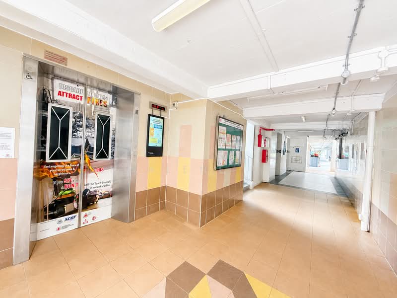 9 Lorong 7 Toa Payoh, 9 Lorong 7 Toa Payoh, 2 Bedrooms, 710 sqft, HDB Flat For Sale, by Sharlene Teo, 500218508 - Corridor - PropertyGuru.com.sg