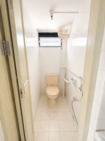 9 Lorong 7 Toa Payoh, 9 Lorong 7 Toa Payoh, 2 Bedrooms, 710 sqft, HDB Flat For Sale, by Sharlene Teo, 500218508 - Bathroom - PropertyGuru.com.sg
