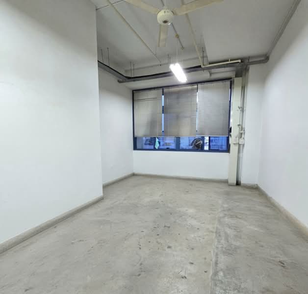 Ubi Techpark, 10 Ubi Crescent, 1,496 sqft, Light Industrial (B1) For Sale, by Lee Su Yi, 500218524 - Interior - CommercialGuru.com.sg