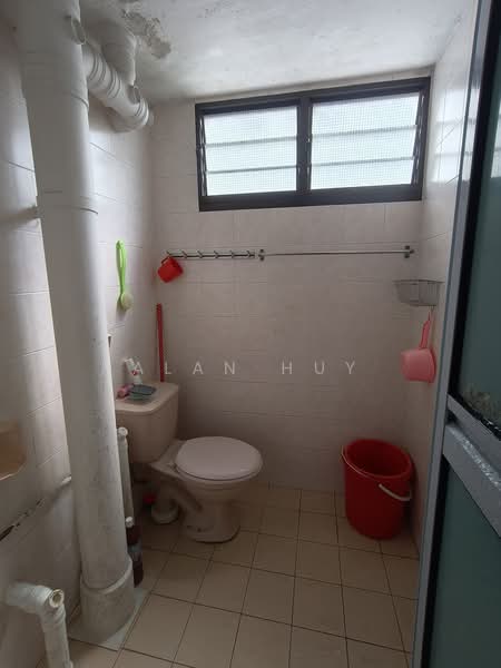 348 Ang Mo Kio Avenue 3, 348 Ang Mo Kio Avenue 3, Room Rental, 200 sqft, HDB Flat For Rent, by Alan Huy, 500218544 - Bathroom - PropertyGuru.com.sg