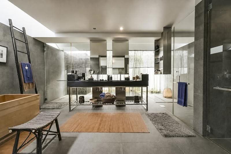 Cul-de-Sac Resort-Style 2.5-Storey Semi-Detached with Private Swimming Pool & Lush Greenery, Watten Estate, Newton / Novena, 4 Bedrooms, 5,000 sqft, Semi-Detached House For Sale, by Mak Hui Lyn, 500218548 - Bathroom - PropertyGuru.com.sg