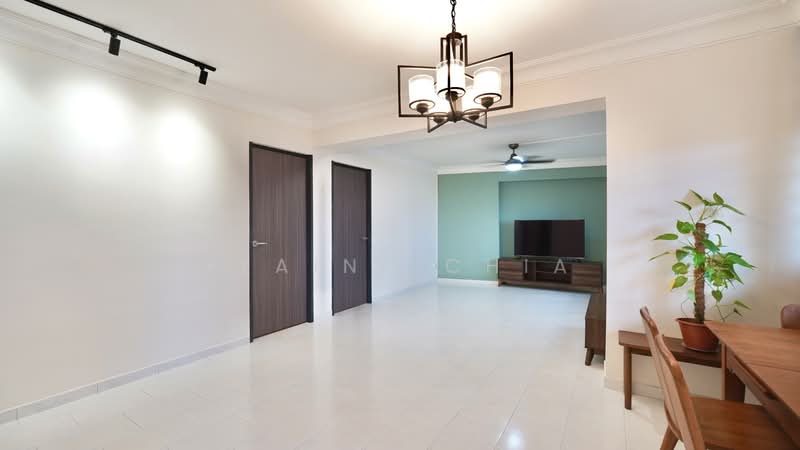 217 Bishan Street 23, 217 Bishan Street 23, 3 Bedrooms, 1,152 sqft, HDB Flat For Sale, by Elaine Chia, 500218562 - Living Room - PropertyGuru.com.sg