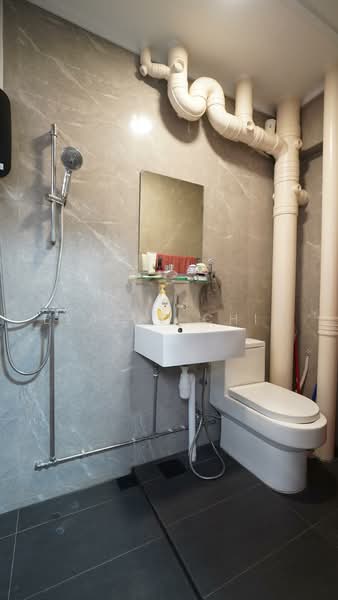 217 Bishan Street 23, 217 Bishan Street 23, 3 Bedrooms, 1,152 sqft, HDB Flat For Sale, by Elaine Chia, 500218562 - Bathroom - PropertyGuru.com.sg