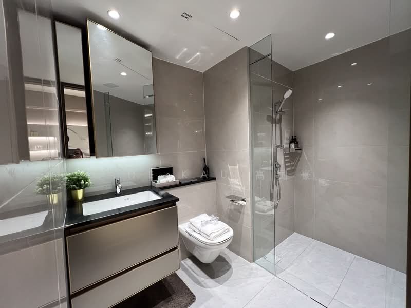 Chuan Park, 240 Lorong Chuan, 2 Bedrooms, 743 sqft, Condominium For Sale, by Dane Kau 高国豪, 500218568 - Bathroom - PropertyGuru.com.sg