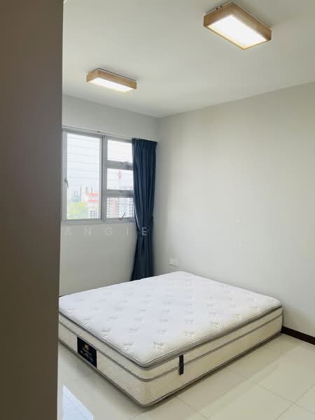445A Bukit Batok West Avenue 8, 445A Bukit Batok West Avenue 8, 3 Bedrooms, 990 sqft, HDB Flat For Rent, by Angie Kwek, 500218584 - Master Bedroom - PropertyGuru.com.sg