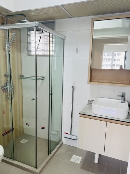 445A Bukit Batok West Avenue 8, 445A Bukit Batok West Avenue 8, 3 Bedrooms, 990 sqft, HDB Flat For Rent, by Angie Kwek, 500218584 - Bathroom - PropertyGuru.com.sg
