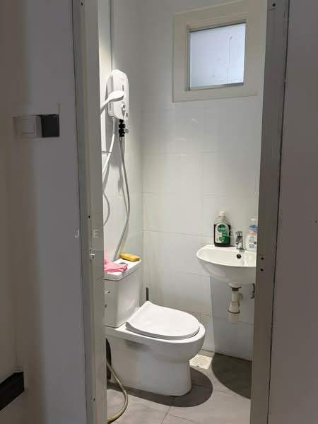 Geylang Road, Geylang Road, 1,000 sqft, Shop / Shophouse For Rent, by Jeff Hong, 500218605 - Bathroom - CommercialGuru.com.sg