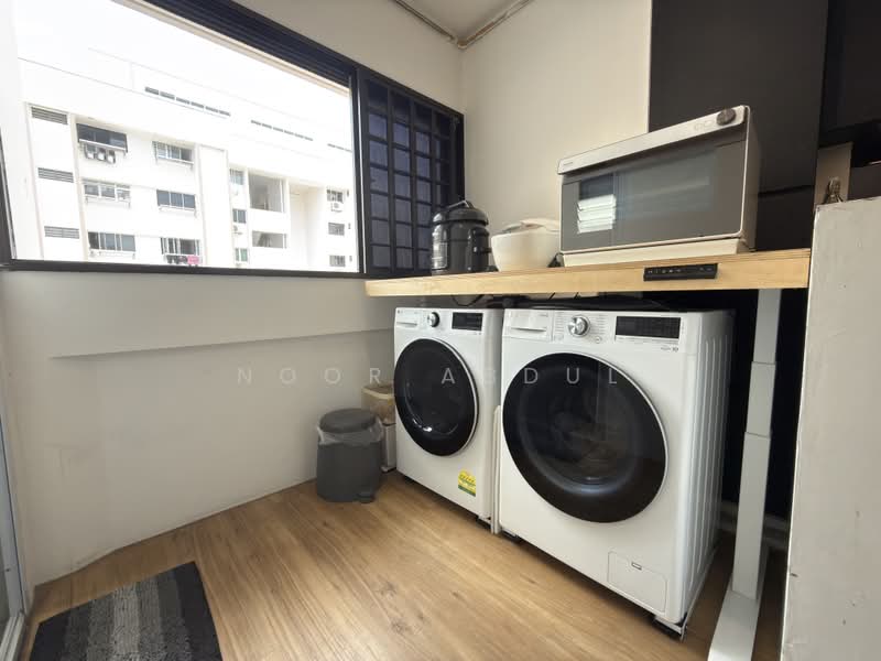 879 Tampines Avenue 8, 879 Tampines Avenue 8, 2 Bedrooms, 796 sqft, HDB Flat For Sale, by Noor Abdul, 500218609 - Balcony - PropertyGuru.com.sg