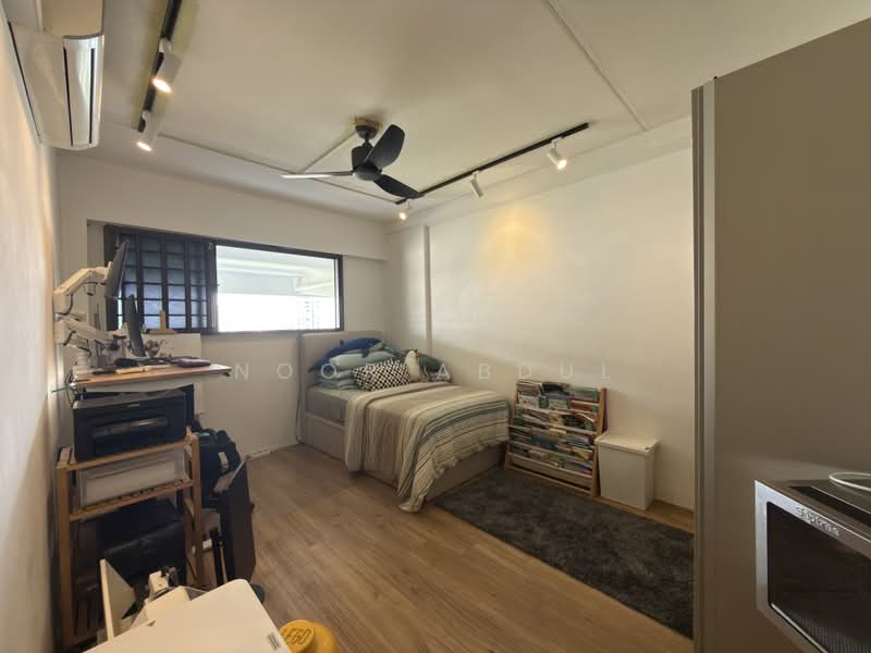 879 Tampines Avenue 8, 879 Tampines Avenue 8, 2 Bedrooms, 796 sqft, HDB Flat For Sale, by Noor Abdul, 500218609 - Bedroom - PropertyGuru.com.sg
