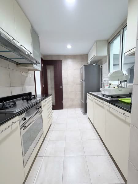 Rio Vista, 22 Upper Serangoon View, 2 Bedrooms, 1,055 sqft, Condominium For Sale, by Geeta Arun, 500218611 - Kitchen - PropertyGuru.com.sg
