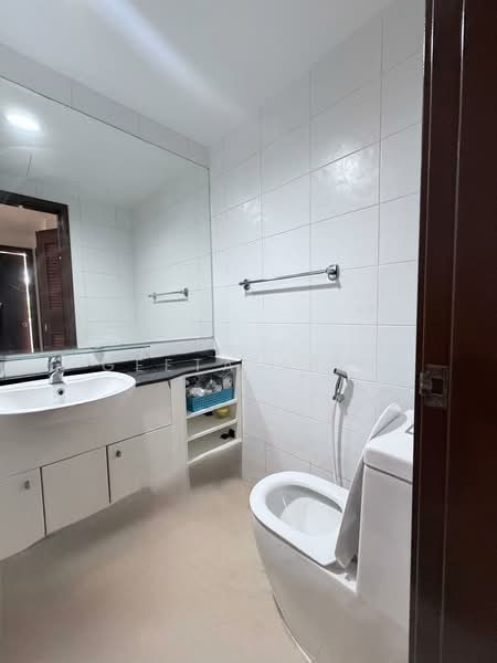 Rio Vista, 22 Upper Serangoon View, 2 Bedrooms, 1,055 sqft, Condominium For Sale, by Geeta Arun, 500218611 - Bathroom - PropertyGuru.com.sg