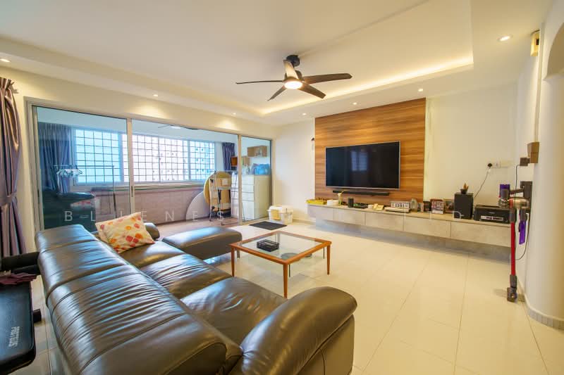 228 Pending Road, 228 Pending Road, 4 Bedrooms, 1,550 sqft, HDB Flat For Sale, by CLARENCE LIANG, 500218635 - Living Room - PropertyGuru.com.sg
