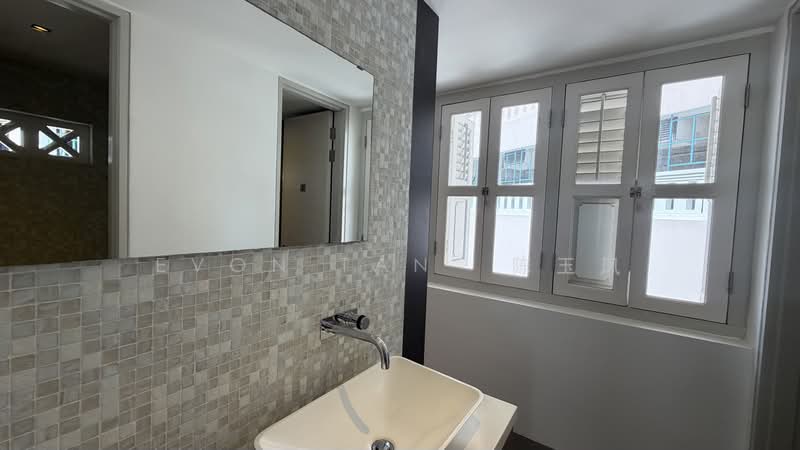 ✨ Charming Shophouse on Prime Duxton Hill, Duxton Hill | Duxton Road | Tras Street | Neil Rd, 1,600 sqft, Shop / Shophouse For Rent, by Evon Tan  陈玉凤, 500218644 - Bathroom - CommercialGuru.com.sg