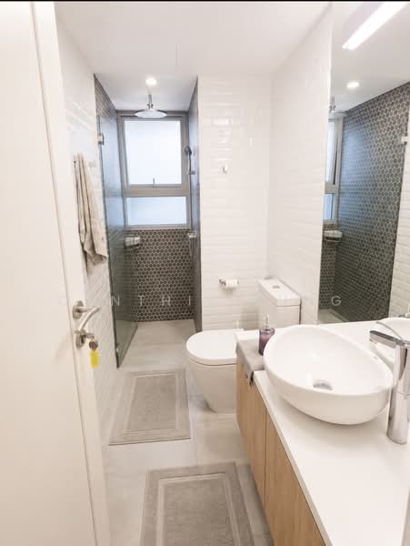 The Bayshore, 30 Bayshore Road, 2 Bedrooms, 926 sqft, Condominium For Sale, by Cynthia Fung, 500218646 - Bathroom - PropertyGuru.com.sg
