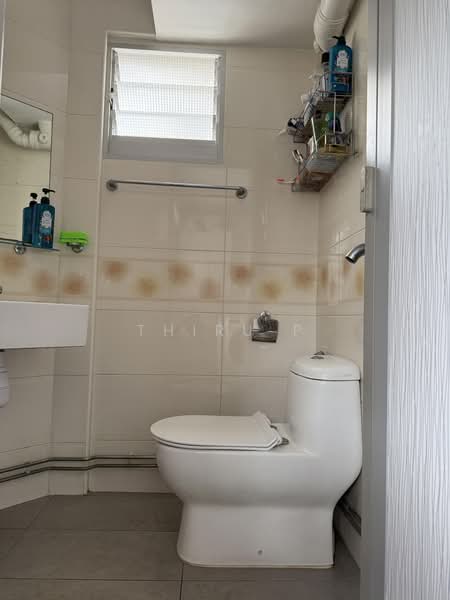 249 Jurong East Street 24, 249 Jurong East Street 24, 2 Bedrooms, 721 sqft, HDB Flat For Sale, by Thiru P, 500218654 - Bathroom - PropertyGuru.com.sg