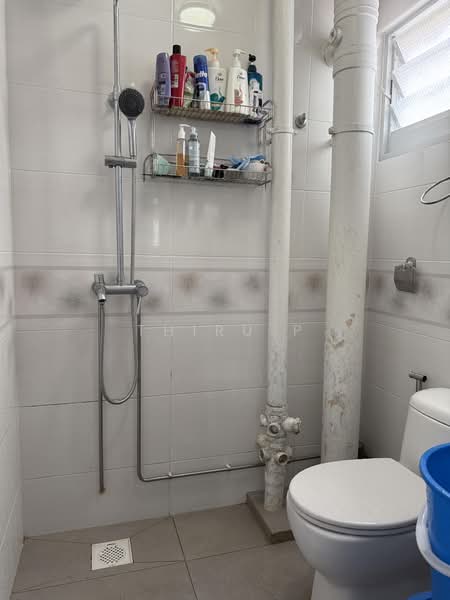 249 Jurong East Street 24, 249 Jurong East Street 24, 2 Bedrooms, 721 sqft, HDB Flat For Sale, by Thiru P, 500218654 - Bathroom - PropertyGuru.com.sg