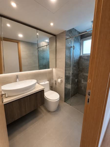 City View' High floor 3bed2bath with 5m’s Living & Balcony ceiling height @ Eight Riversuites, , 3 Bedrooms, 1,195 sqft, Condominium For Sale, by Marjorie Teo, 500218667 - Master Bathroom - PropertyGuru.com.sg