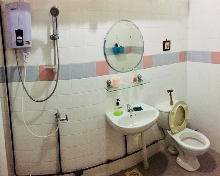 Common Room available for rent in 613 Choa Chu Kang St.62, 064, , Room Rental, 130 sqft, HDB Flat For Rent, by Nickson Guay, 500218677 - Bathroom - PropertyGuru.com.sg