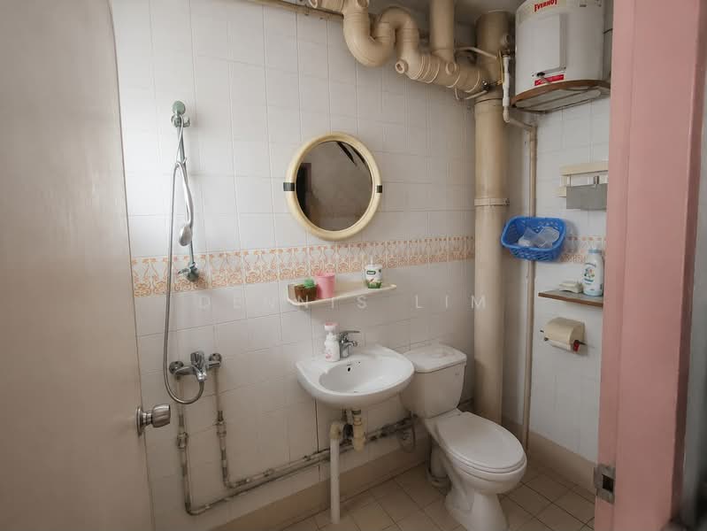 274 Pasir Ris Street 21, 274 Pasir Ris Street 21, 4 Bedrooms, 1,324 sqft, HDB Flat For Sale, by Dennis Lim, 500218691 - Bathroom - PropertyGuru.com.sg