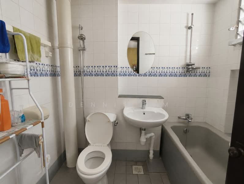 274 Pasir Ris Street 21, 274 Pasir Ris Street 21, 4 Bedrooms, 1,324 sqft, HDB Flat For Sale, by Dennis Lim, 500218691 - Bathroom - PropertyGuru.com.sg