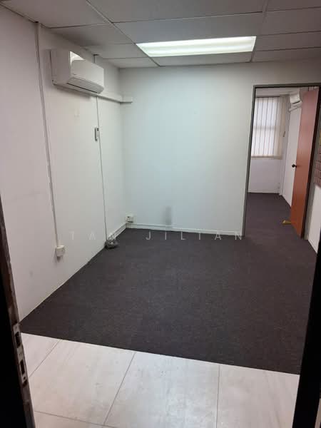 Alpha Building, 45 Kallang Pudding Road, 230 sqft, Light Industrial (B1) For Rent, by Tan Jilian, 500218698 - Fitted w power points and carpet etc - CommercialGuru.com.sg