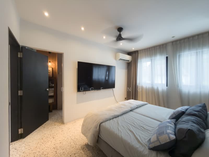 RENOVATED FREEHOLD TERRACE WITHIN 1KM TO PEI HWA! RARE!, TOH TUCK ROAD/TOH TUCK DR, 4 Bedrooms, 2,400 sqft, Terraced House For Sale, by Bruce Ang, 500218710 - PropertyGuru.com.sg