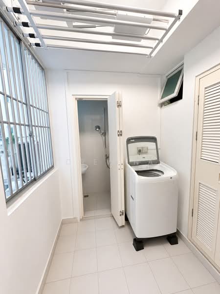 The Raintree, 87 Bukit Drive, 4 Bedrooms, 1,335 sqft, Condominium For Sale, by Andrew Nair, 500218711 - Interior - PropertyGuru.com.sg