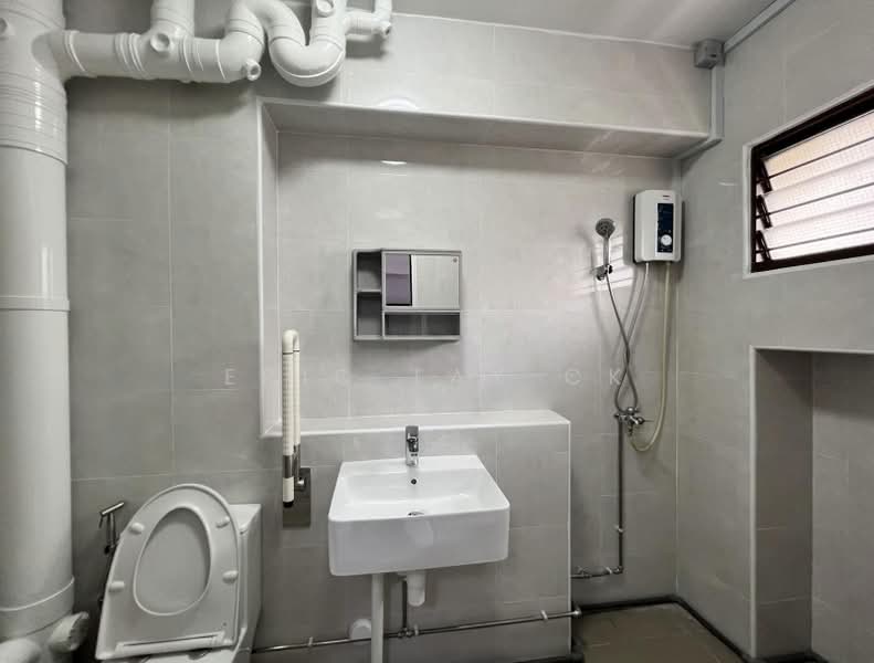 316 Tampines Street 33, 316 Tampines Street 33, 3 Bedrooms, 1,151 sqft, HDB Flat For Rent, by Eric Tay CK, 500218729 - Bathroom - PropertyGuru.com.sg