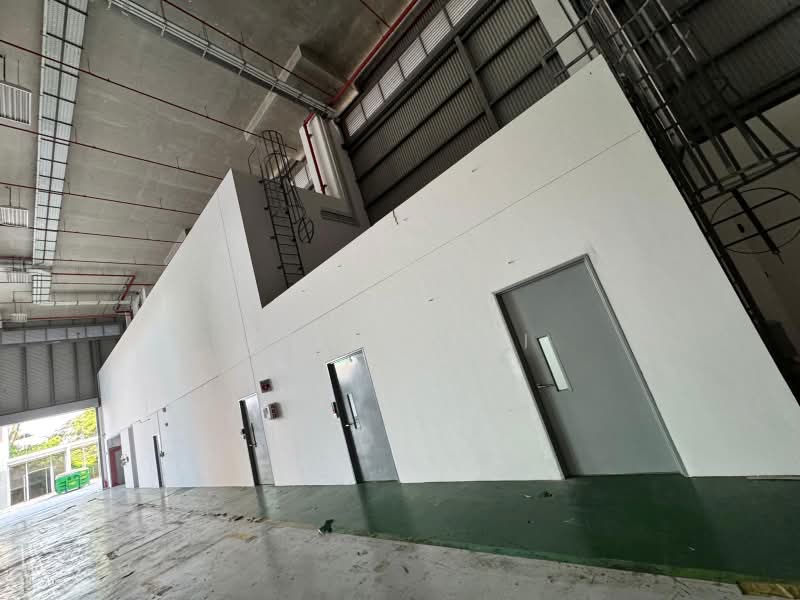 Covered Warehouse with 30 Tons Cranes/Open Yard/Ancillary Office, Loyang Way, 48,050 sqft, Factory / Workshop (B2) For Rent, by Kelly Tai, 500218731 - Interior - CommercialGuru.com.sg