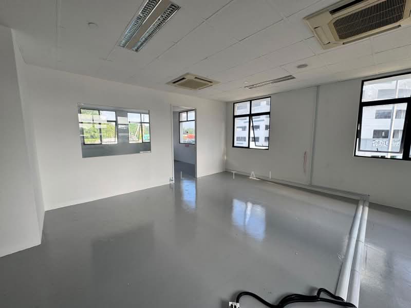 Covered Warehouse with 30 Tons Cranes/Open Yard/Ancillary Office, Loyang Way, 48,050 sqft, Factory / Workshop (B2) For Rent, by Kelly Tai, 500218731 - Interior - CommercialGuru.com.sg