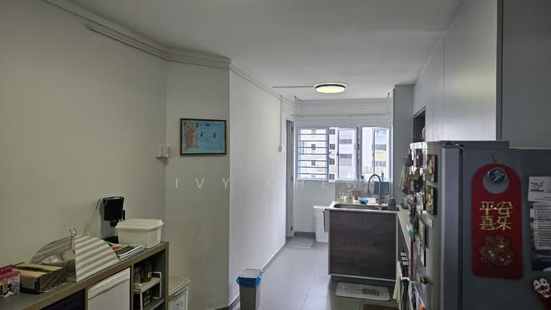 12 Pine Close, 12 Pine Close, 2 Bedrooms, 1,033 sqft, HDB Flat For Sale, by Ivy Chew, 500218732 - Kitchen - PropertyGuru.com.sg