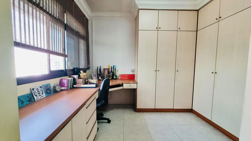 641 Jurong West Street 61, 641 Jurong West Street 61, 3 Bedrooms, 1,302 sqft, HDB Flat For Sale, by Lacilia Lau, 500218738 - Master Bedroom Study - PropertyGuru.com.sg