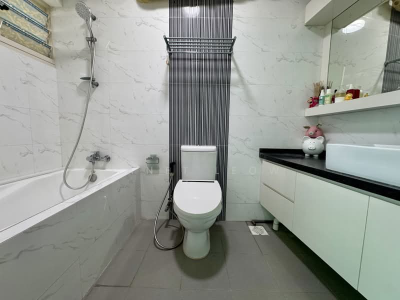 468C Admiralty Drive, 468C Admiralty Drive, 3 Bedrooms, 1,270 sqft, HDB Flat For Sale, by Janet Leow, 500218756 - Master Bathroom - PropertyGuru.com.sg
