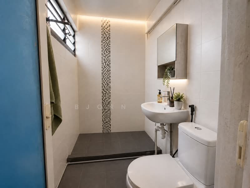 449 Tampines Street 42, 449 Tampines Street 42, 3 Bedrooms, 1,313 sqft, HDB Flat For Sale, by Bjorn Lim, 500218763 - Master Bathroom - PropertyGuru.com.sg
